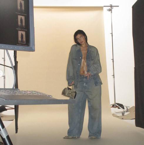 Kylie Jenner 'kirli' çekimlerin kamera arkasını paylaştı 9